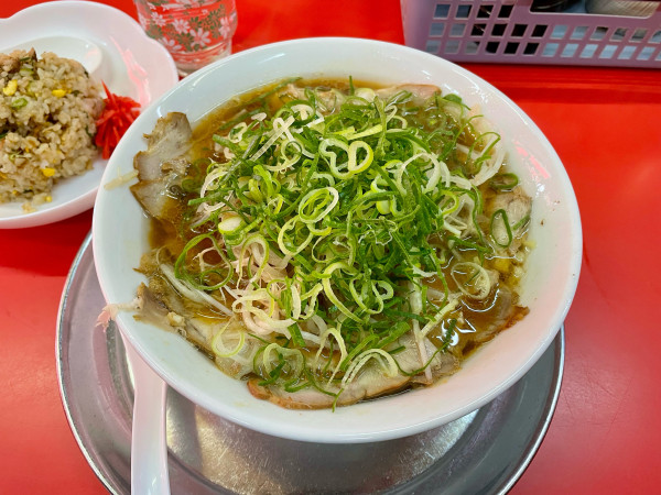 「チャーシュー麺810+半チャーハンセット300」@八光軒の写真