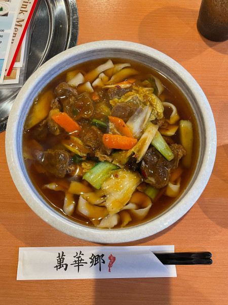 「牛スジ入り刀削麺(1200円)」@飲茶食坊 萬華郷の写真