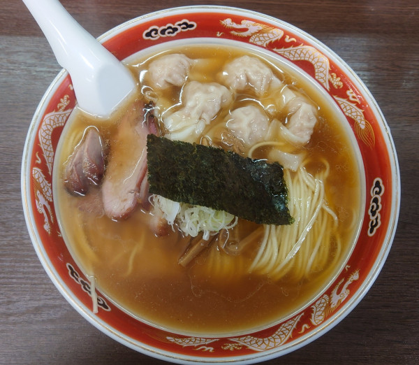 「ワンタン麺（1,350円）+大盛（130円）」@支那ソバ かづ屋の写真