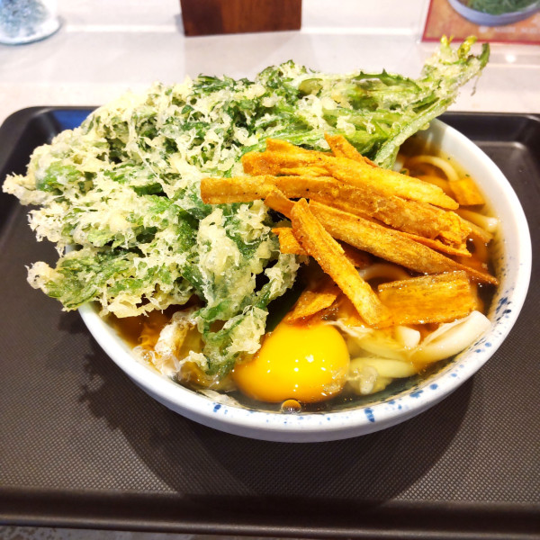 「【冬の主役】春菊天とごぼう天（￥630）＋生玉子（クーポン）」@しぶそば 池上店の写真