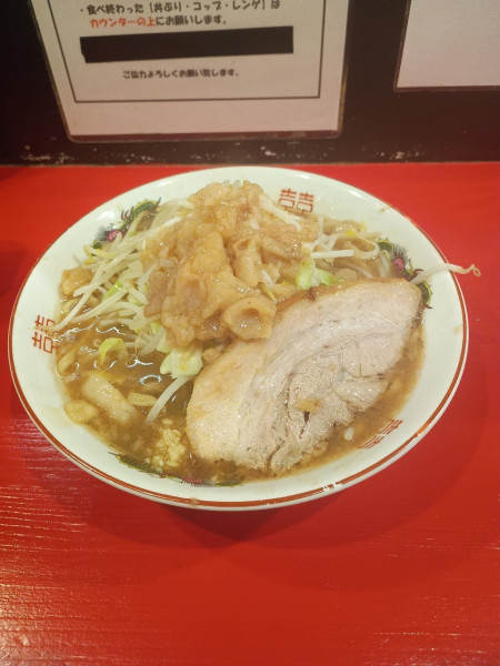 「ラーメンミニ(豚入り)ニンニク少なめ、アブラ」@ラーメン鷹の目 北千住店の写真