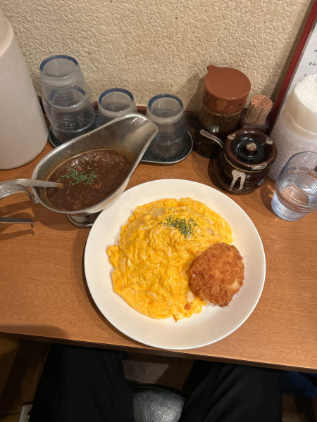 「オムライス風キーマカレー、カニクリームコロッケ」@ジンコックの写真