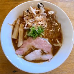 魚介出汁醤油ら〜麺。¥1000。