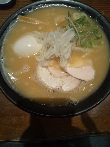 「濃厚醤油（味玉付き）」@風見鶏 本店の写真