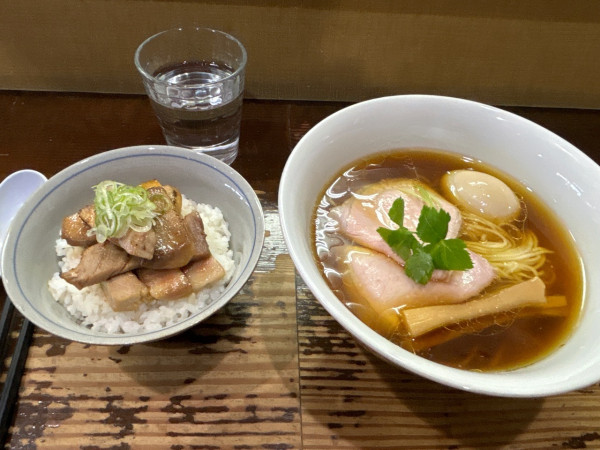 「鶏そば＋味玉」@らぁめん サンドの写真