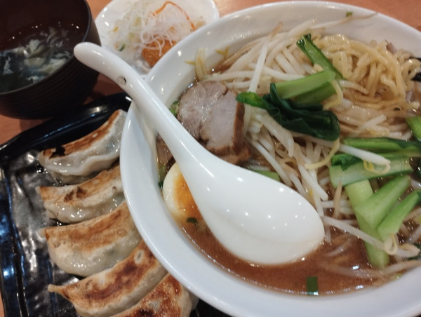 「本日のランチ 味噌ラーメン＋焼き餃子(5個)(700)＋α」@餃子酒場の写真