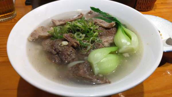 「牛肉麺　白湯　自家製麺　￥1400」@奇まぐれダンジョンの写真