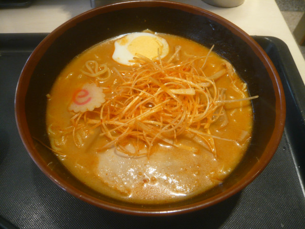 「ピリ辛ねぎ味噌ラーメン」@名代 富士そば ふじみ野店の写真