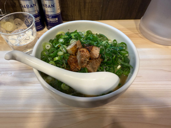 「【12月限定】鶏と九条ネギのラーメン」@らーめん鶏の一の写真