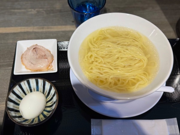「しお麺 550円＊バラチャーシュー1枚.海出汁味玉260円」@麺とご飯処 心海の写真
