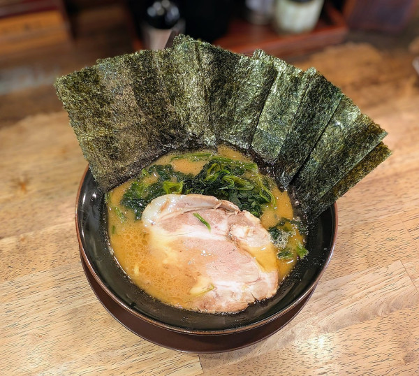 「ラーメン」@横浜醤油豚骨ラーメン 銀十の写真