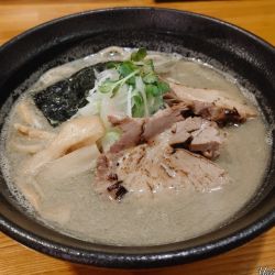メガ煮干しラーメン（並：900円）