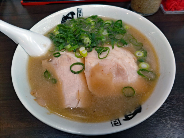 「らーめん 750円」@博多長浜ラーメン風び 原本店の写真