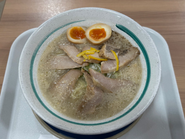 「ゆず塩チャーシューめん　麺大盛り　煮玉子トッピング」@総本家 しなとら イオン飯田店の写真