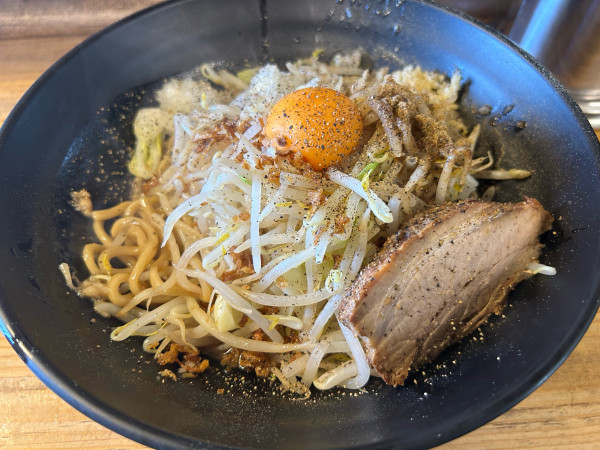 「まぜそば並盛り1050円」@らーめん豚の道の写真