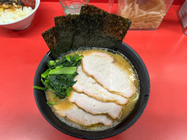 「ラーメン並チャーシュー1150円」@ラーメン杉田家の写真