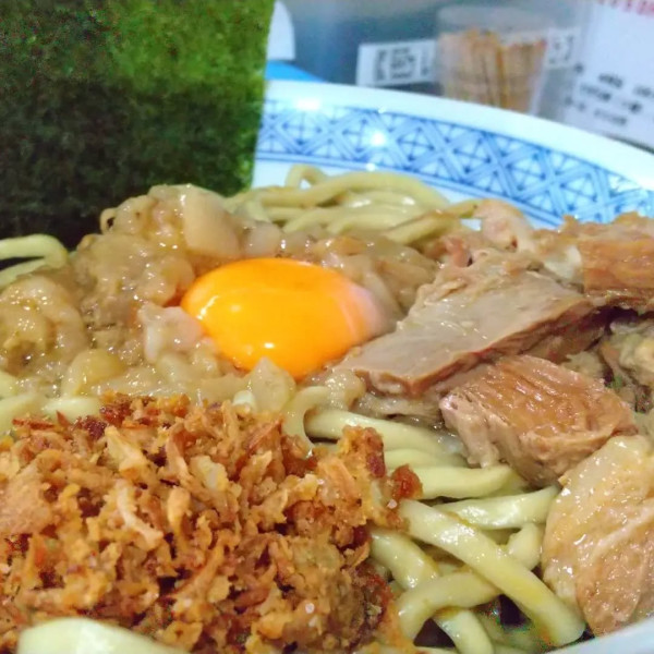 「#釜玉ラーメン #ニンニク #1050円」@ラーメン ぶぅさんの写真