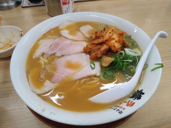 「ラーメン（キムチトッピング）」@ラーメン 横綱 南インター店の写真