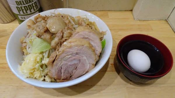 「ラーメン300gブタ2枚（1,060円）＋油そば＋生玉子」@ラーメン 他力也の写真