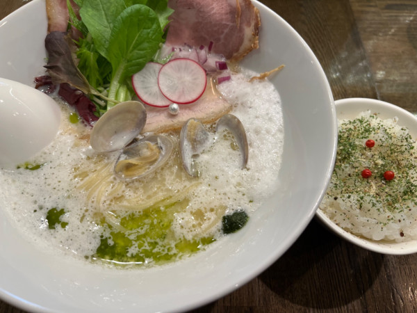 「クリームチーズ＆ミルクスープ ホワイトガウ信成Ver.202」@麺屋 信成の写真