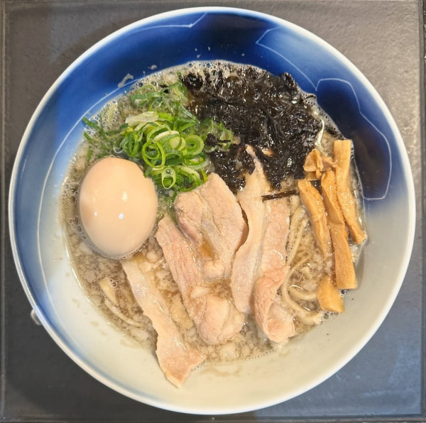 「背脂煮干しごわ麺」@借りキッチンの写真