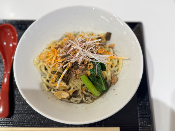 「汁なし黒担々(辛さ普通)880円(税込968円)」@あかくろたんたん ララガーデン川口の写真