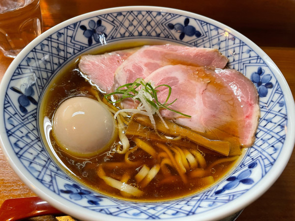 「たまご・チャーシュー生醤油らぁ麺」@さんくるげの写真