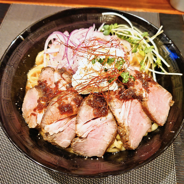 「Christmas特別メニュー　あの肉のやつ　大」@廻麺 鶏千の写真