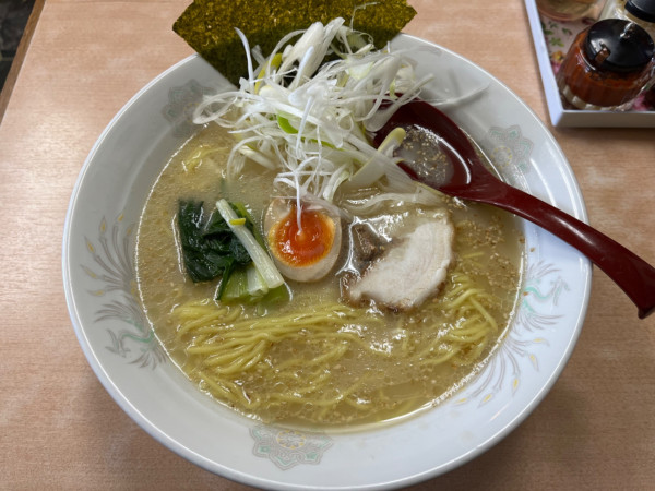 「鶏白湯ラーメン＋麺大盛り」@らーめん輝の写真