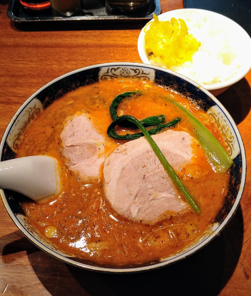 「太肉担々麺+ライス(サービス)」@支那麺 はしご 銀座四丁目店の写真