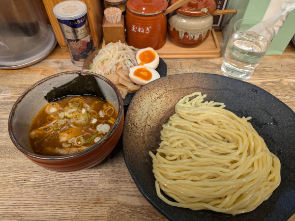 「辛味つけ麺中盛＋3点盛り」@つけ麺屋 やすべえ 新宿店の写真