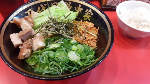 「油そば900円　ライス100円」@横濱家系ラーメン 五代目 野中家の写真