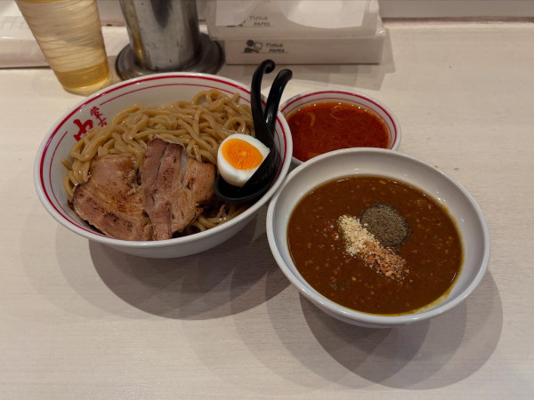 「濃厚カレーつけ麺 辛さ2倍、北極味玉、プチ冷し味噌スープ、麺」@蒙古タンメン 中本 高田馬場店の写真