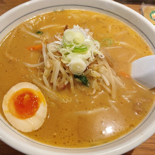 「みそらーめん 930円 半麺 -150円」@手打ちらーめん 麺之介の写真