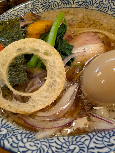 「カリフリ背脂と煮干しの三ッ星醤油らーめん」@らーめん森や。の写真