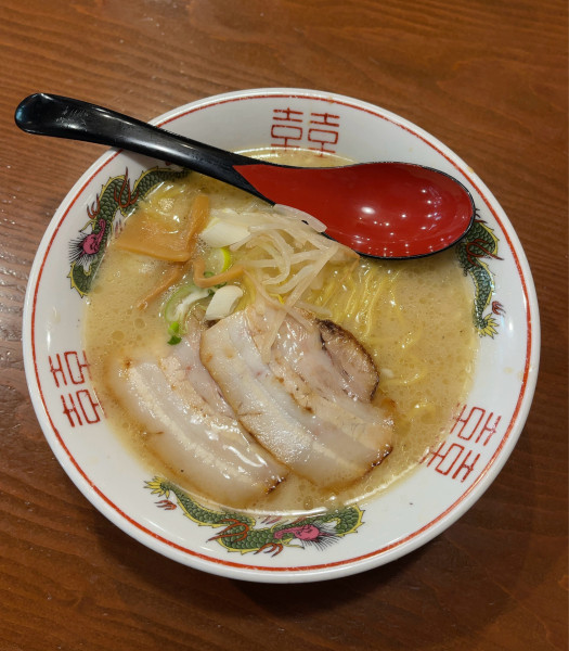 「豚骨ラーメン（800円）」@豚吉 本店の写真
