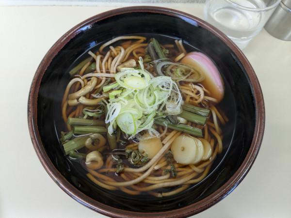 「山菜そば400円」@立ち喰いそば・うどん なかむらの写真