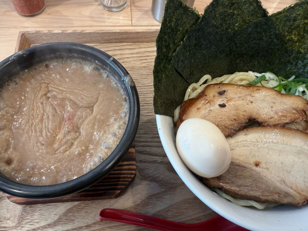 「特製つけ麺（1430円）とランチサービスライス（0円）」@麺屋 らいこうの写真