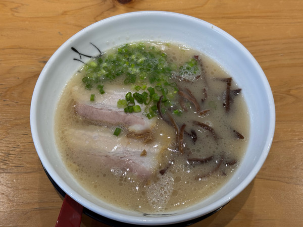 「とんこつらーめん　780円」@麺屋 富貴 諫早駅店の写真