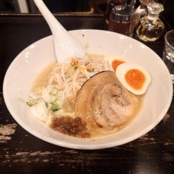 とんこつラーメン+味玉(1050円)