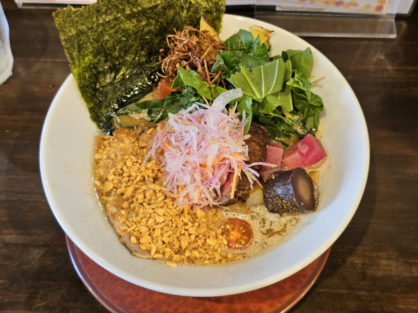 「【限定】鮮魚パイタンと煮干の家系ラーメン　1700円」@sobabar Ciliegioの写真