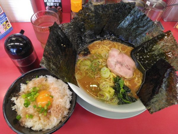 「サービスセットA(味噌ラーメン、卵かけごはん)海苔5枚(ク)」@山岡家 柏店の写真