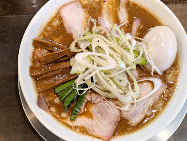 「大人の味噌ラーメン＋焼豚増し＋味玉」@自家製麺 うるちの写真