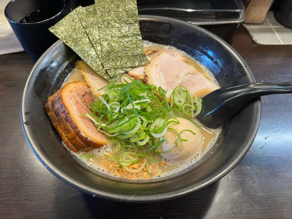 「全部入りラーメン(バリカタ) 1,180円」@ラーメンくれはの写真