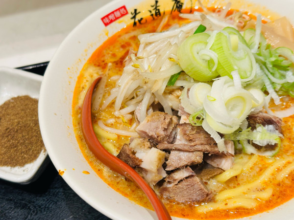 「あえめん 1,050円 サンショウ 170円」@味噌麺処 花道庵 東京ラーメンストリート店の写真