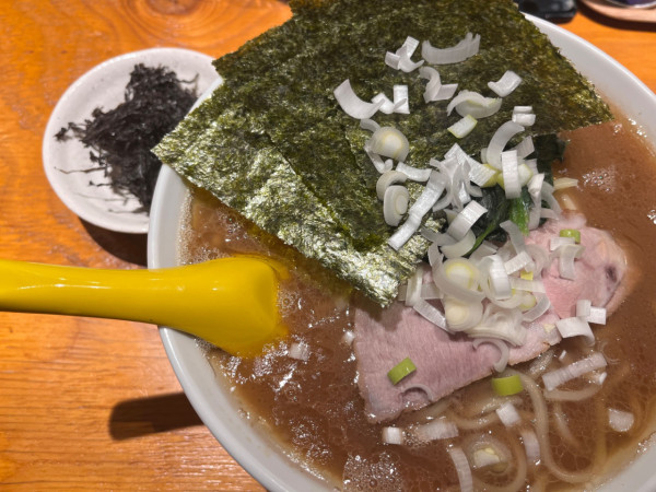 「ラーメン900円＋麺大盛150円＋黒バラのり200円」@ハウスラーメン ヌードルズの写真