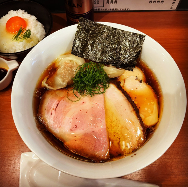 「特製醤油ラーメン」@自家製手もみ麺 鈴ノ木の写真