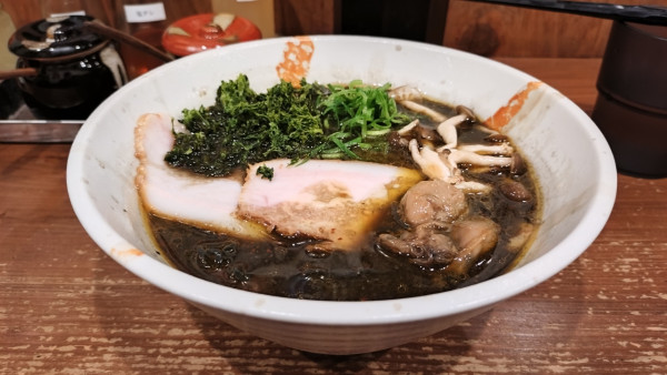 「黒いみそ牡蠣ラーメン　限定　￥1300」@めん屋 とんぼの写真