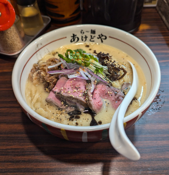 「牛白湯ら〜麺」@らー麺 あけどやの写真