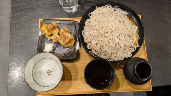「鳥からせいろ2枚もり」@小諸そば 神保町店の写真